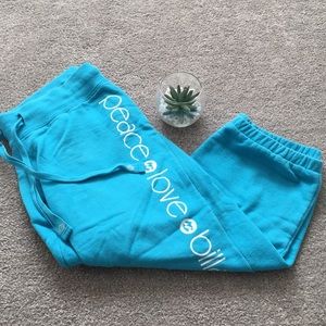 Billabong cropped sweats 🌊